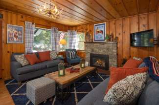 Tahoe Park Charmer- all Tahoe cabin close to everything.